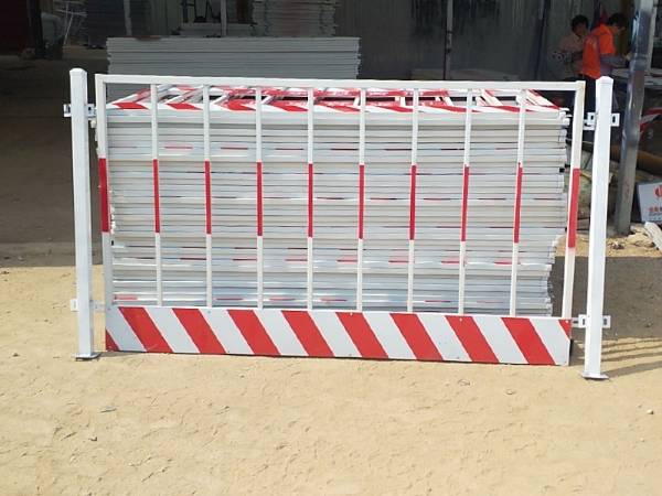 工地基坑防護(hù)欄桿
